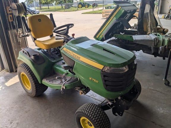 2024 John Deere X750 Equipment Image0