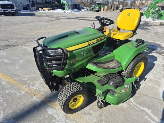 2024 John Deere X750 Equipment Image0