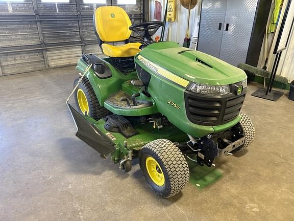 Image of John Deere X750 equipment image 4