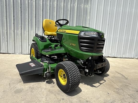 Image of John Deere X750 equipment image 4