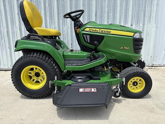 Image of John Deere X750 equipment image 3