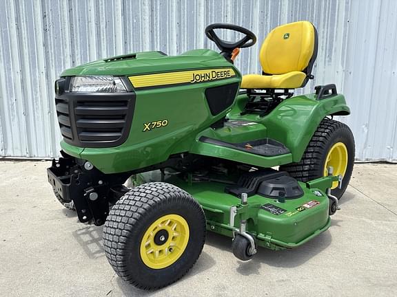 Image of John Deere X750 equipment image 1