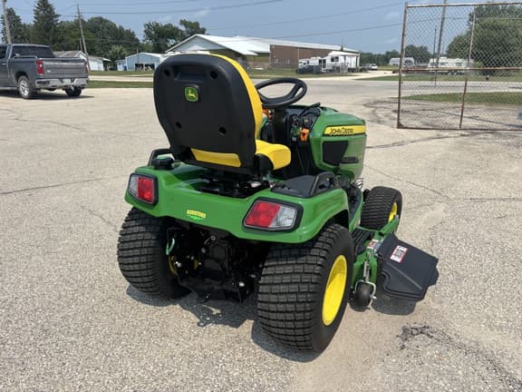 Image of John Deere X750 equipment image 3