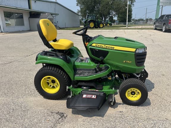 Image of John Deere X750 equipment image 1