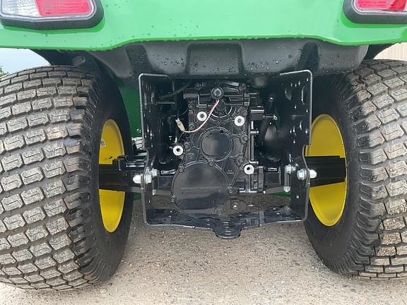 Image of John Deere X750 equipment image 4