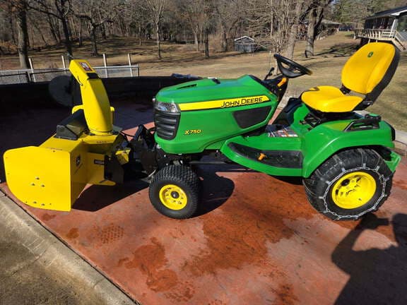 Image of John Deere X750 equipment image 1
