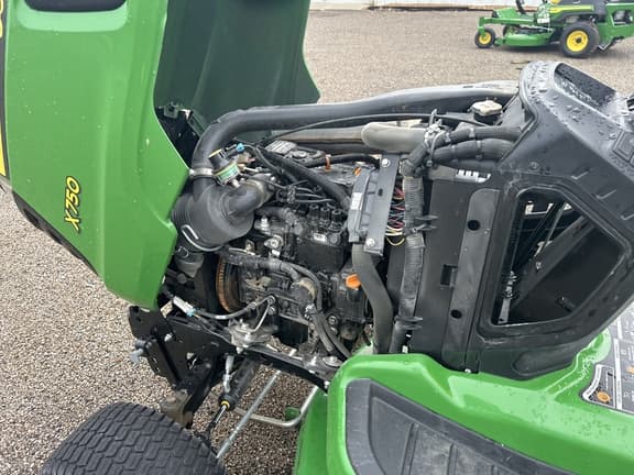 Image of John Deere X750 equipment image 4
