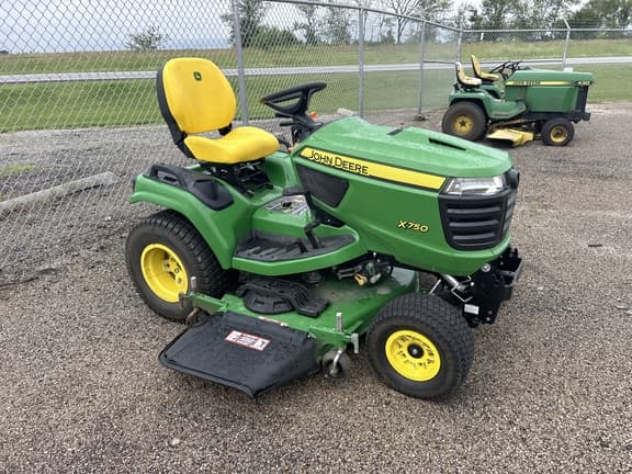 Image of John Deere X750 equipment image 1