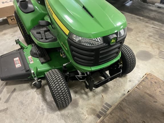Image of John Deere X754 equipment image 1