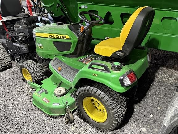 Image of John Deere X758 equipment image 1