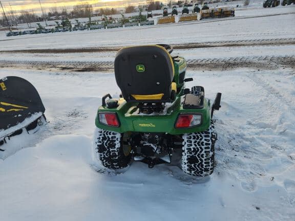 Image of John Deere X758 equipment image 2