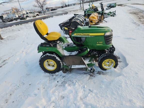 Image of John Deere X758 equipment image 4
