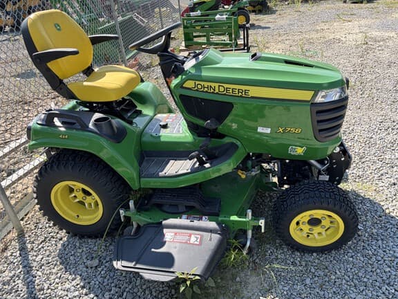 Image of John Deere X758 equipment image 2