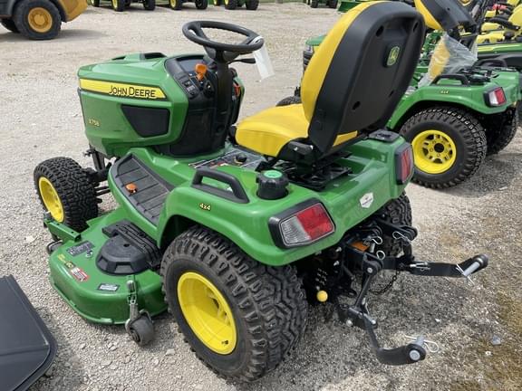 Image of John Deere X758 equipment image 3