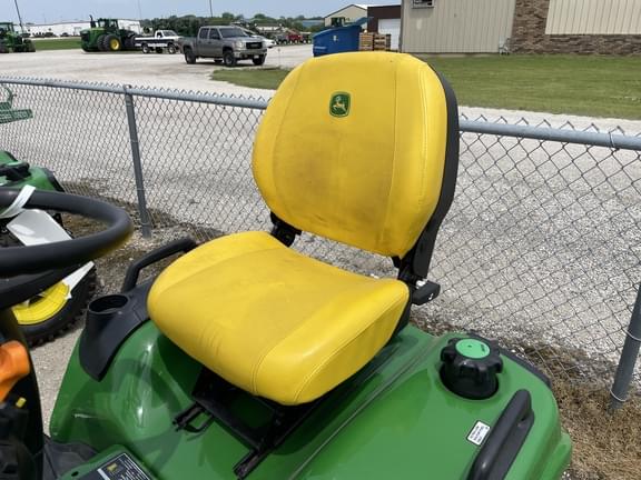 Image of John Deere X758 equipment image 4