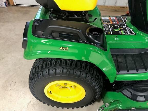 Image of John Deere X758 equipment image 1