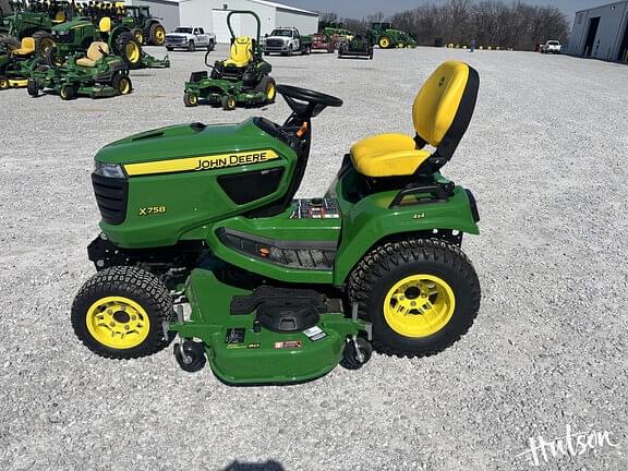 Image of John Deere X758 equipment image 4