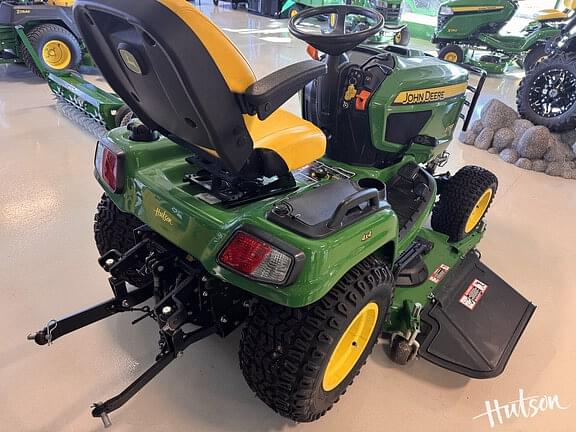 Image of John Deere X758 equipment image 3