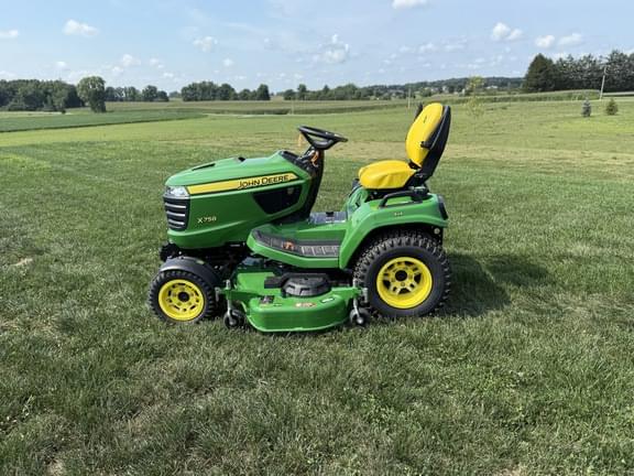 Image of John Deere X758 equipment image 2