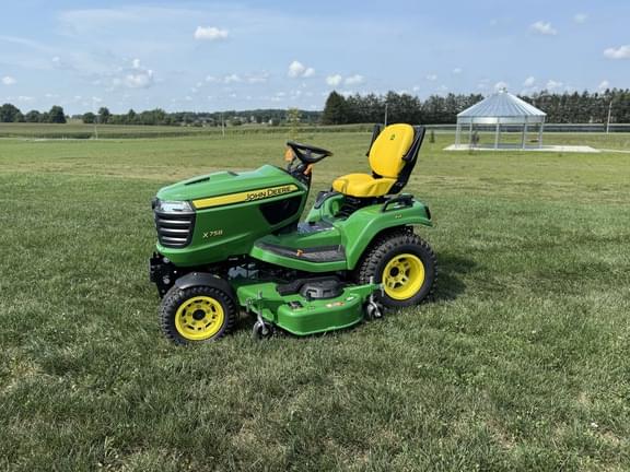 Image of John Deere X758 equipment image 1