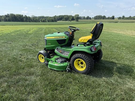 Image of John Deere X758 equipment image 3