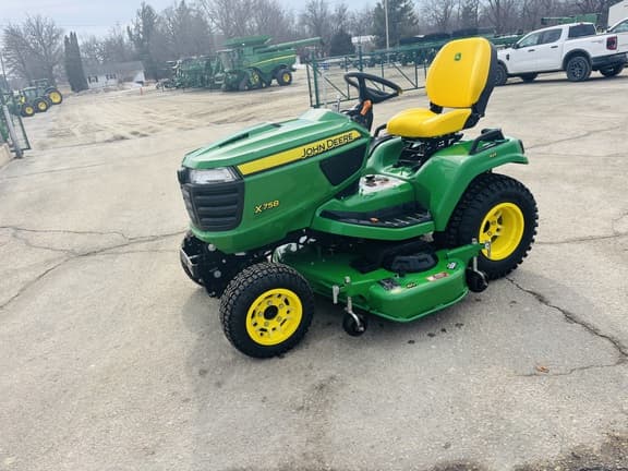 Image of John Deere X758 equipment image 4