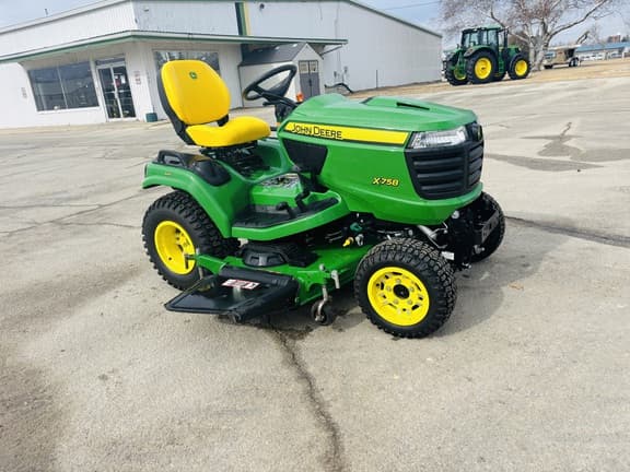 Image of John Deere X758 equipment image 1