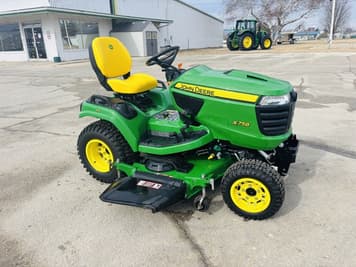 Main image John Deere X758