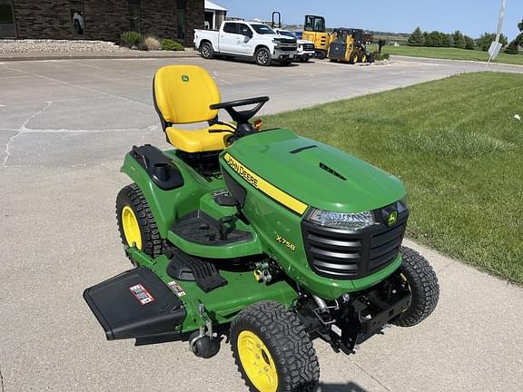 Image of John Deere X758 equipment image 2