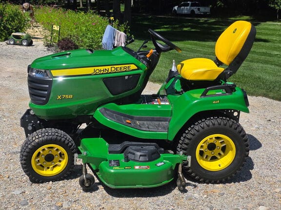2024 John Deere X758 Equipment Image0