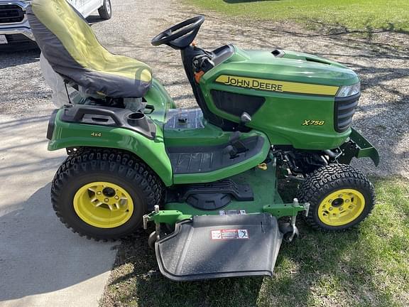Image of John Deere X758 equipment image 3