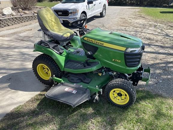 Image of John Deere X758 equipment image 2