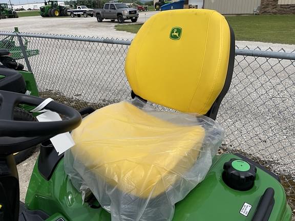 Image of John Deere X758 equipment image 4