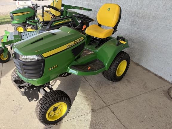 Image of John Deere X758 equipment image 4