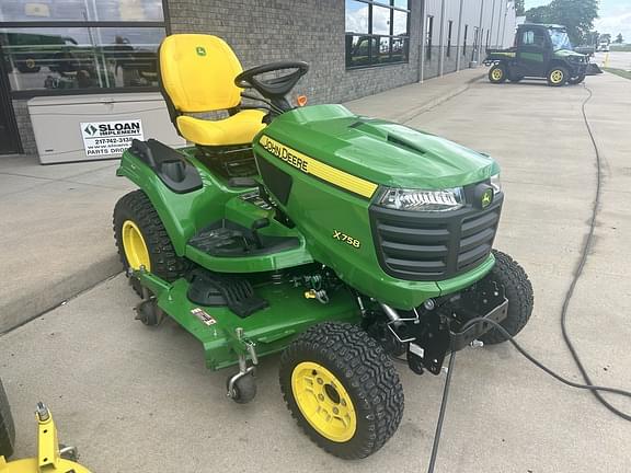 Image of John Deere X758 equipment image 3