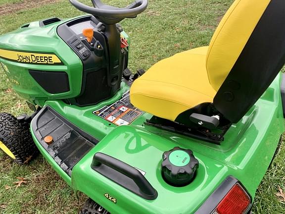 Image of John Deere X758 equipment image 4