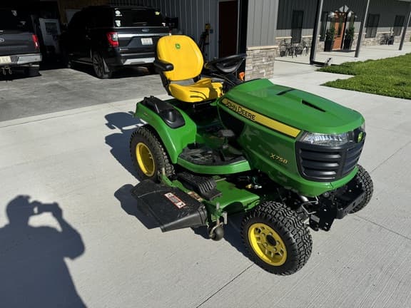 Image of John Deere X758 equipment image 1