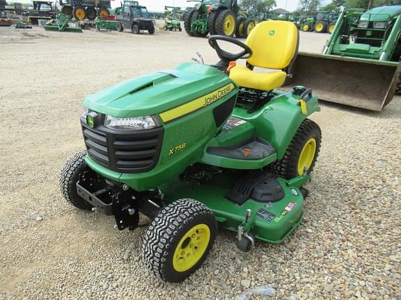 Image of John Deere X758 equipment image 3
