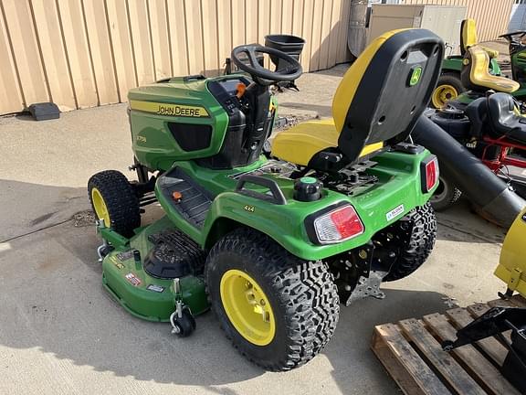 Image of John Deere X758 equipment image 3