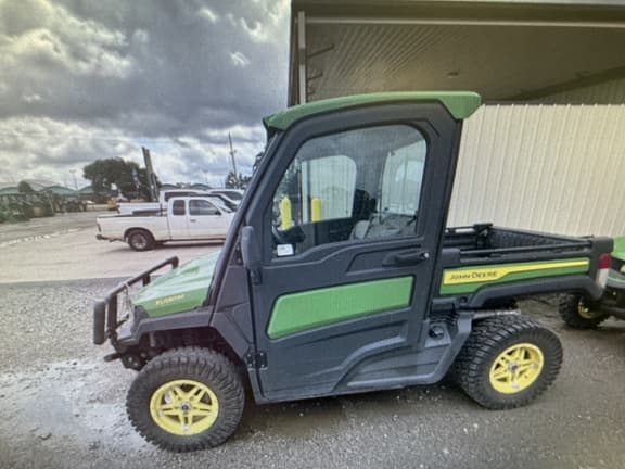 Image of John Deere XUV 835R equipment image 2