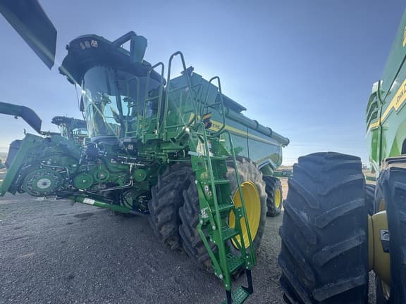 Image of John Deere X9 1000 equipment image 1