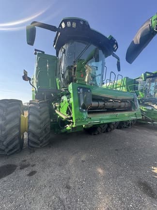 Image of John Deere X9 1000 equipment image 2