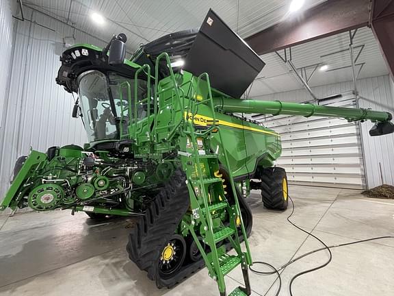 Image of John Deere X9 1000 equipment image 1