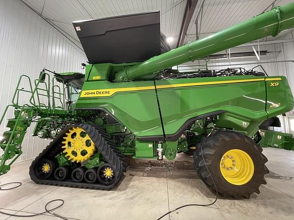 Image of John Deere X9 1000 equipment image 2