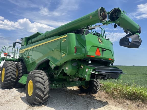 Image of John Deere X9 1000 equipment image 2
