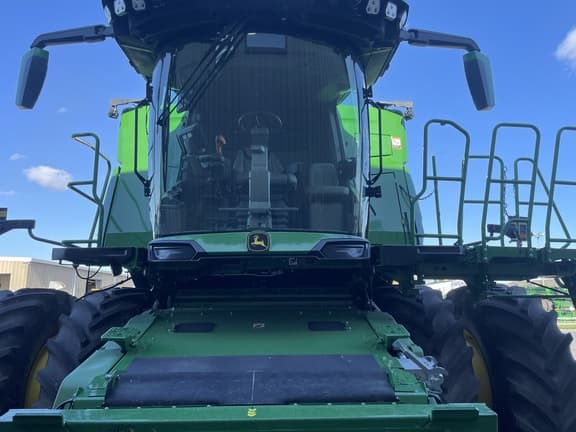 Image of John Deere X9 1000 equipment image 2