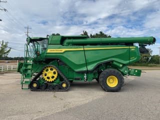 Image of John Deere X9 1000 equipment image 1