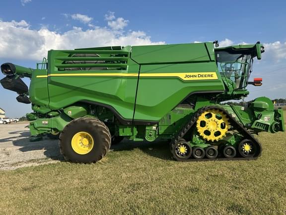 Image of John Deere X9 1000 equipment image 2