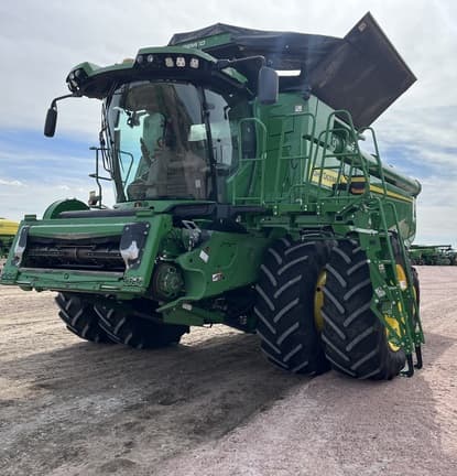 Image of John Deere X9 1000 equipment image 1