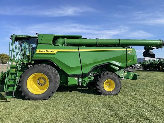 Image of John Deere X9 1000 equipment image 4